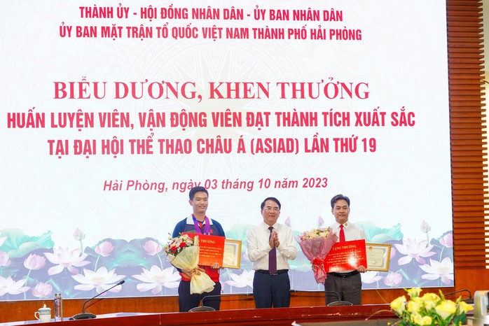Thầy trò xạ thủ Phạm Quang Huy giành HCV ASIAD 19 được thưởng 335 triệu dồng - Ảnh 1.