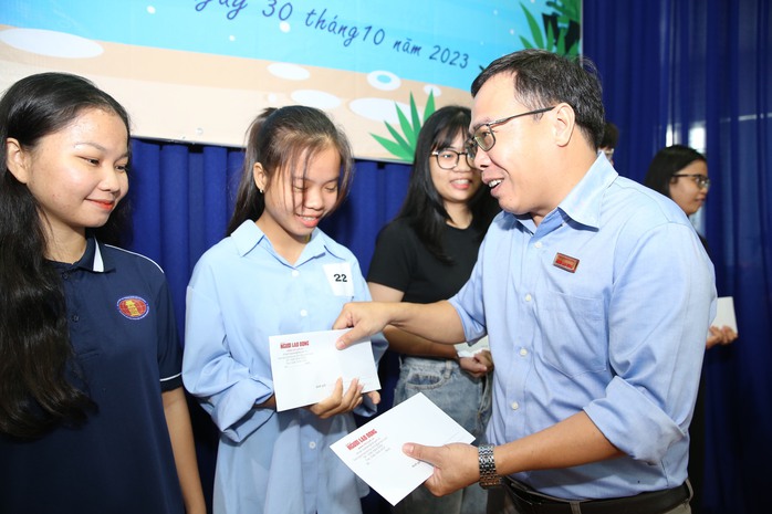 Báo Người Lao Động và Trường Đại học  KHXH&NV TP HCM ký kết ghi nhớ hợp tác - Ảnh 6.