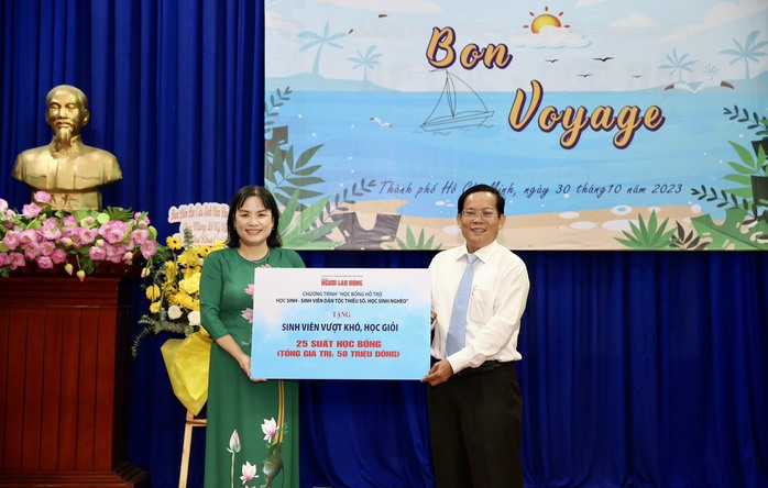 Báo Người Lao Động và Trường Đại học  KHXH&NV TP HCM ký kết ghi nhớ hợp tác - Ảnh 5.