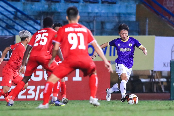 Điểm nhấn vòng 2 V-League: Cú sốc cho Hà Nội, bất ngờ Nam Định - Ảnh 1.