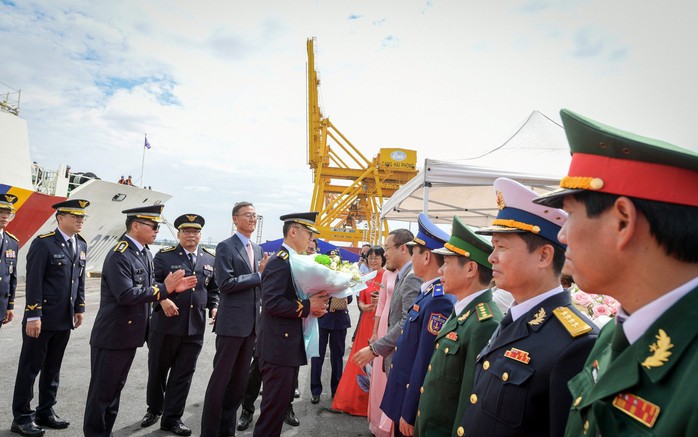 Tàu Lực lượng bảo vệ bờ biển Hàn Quốc thăm Việt Nam - Ảnh 1.
