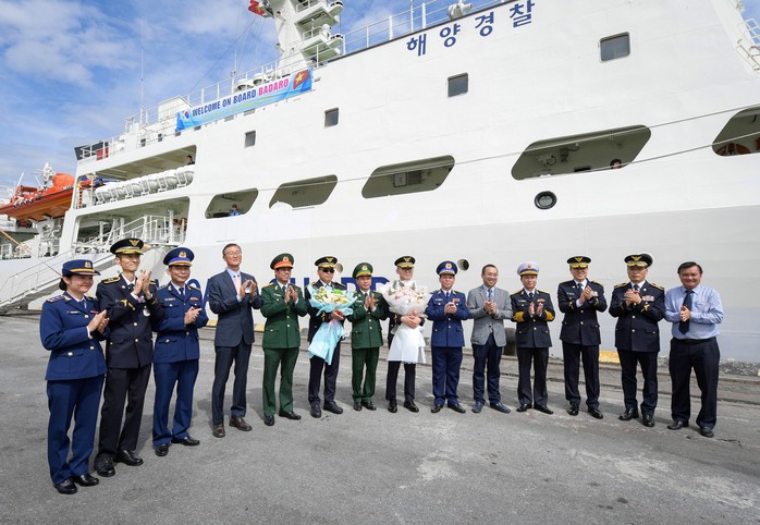 Tàu Lực lượng bảo vệ bờ biển Hàn Quốc thăm Việt Nam - Ảnh 4.