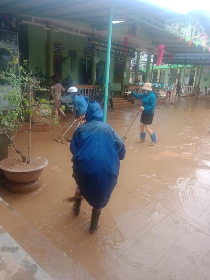 Những cô giáo vùng rốn lụt - Ảnh 2.