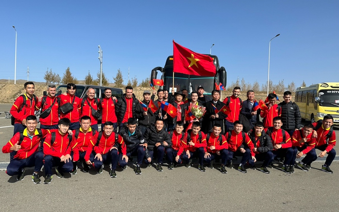 Tuyển futsal Việt Nam có mặt tại Mông Cổ chuẩn bị cho vòng loại Futsal châu Á 2024 - Ảnh 2.