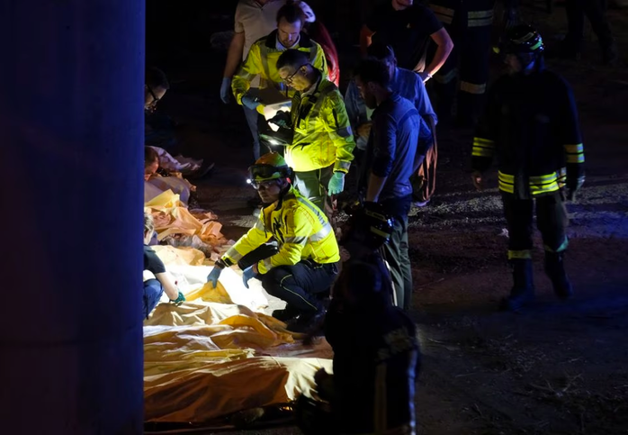 Tai nạn xe buýt khủng khiếp ở Ý, hàng chục người thương vong - Ảnh 4.
