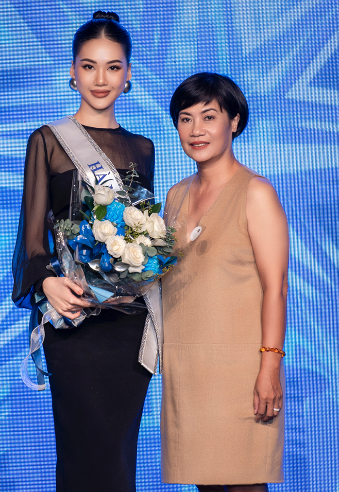 Miss Universe Vietnam lên tiếng về phản hồi của Miss Universe và tân hoa hậu hít bóng cười - Ảnh 1.