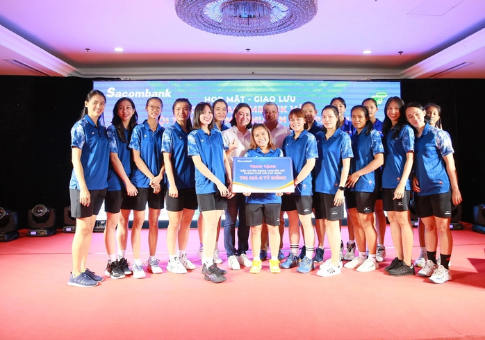 Bóng chuyền nữ TP HCM nhận gói tài trợ 6 tỉ đồng với mục tiêu trụ hạng - Ảnh 1.