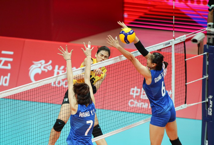 Tuyển bóng chuyền nữ Việt Nam chật vật trận mở màn Cúp thế giới 2023- Ảnh 1. Tuyển bóng chuyền nữ Việt Nam chật vật trận mở màn Cúp thế giới 2023- Ảnh 1.
