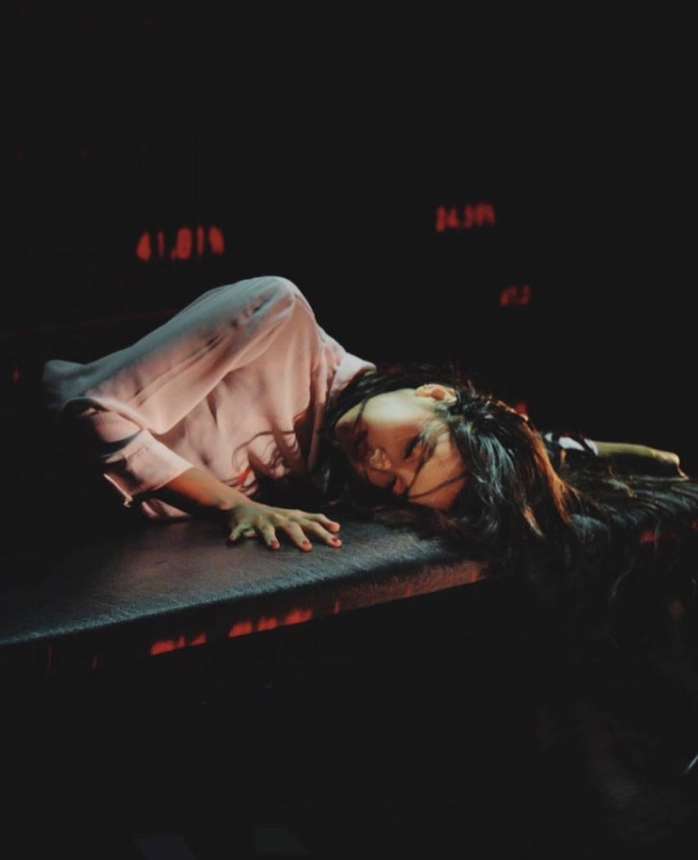 Cận cảnh hình ảnh “cực nóng bỏng” của Lisa (Blackpink) tại đêm diễn ở CLB thoát y - Ảnh 4.