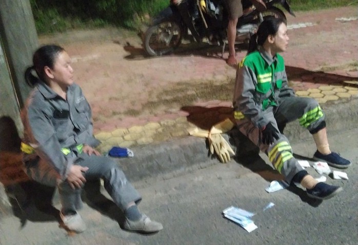 Video vụ 2 thanh niên gây sự trước khi bắn 2 nữ lao công ở Quảng Ngãi - Ảnh 2.