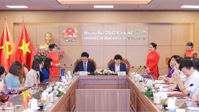 Bộ Giáo dục và Đào tạo đồng hành cùng Vingroup triển khai Chương trình Giáo dục xanh và Thể thao xanh - Ảnh 1. Bộ Giáo dục và Đào tạo đồng hành cùng Vingroup triển khai Chương trình Giáo dục xanh và Thể thao xanh - Ảnh 1.
