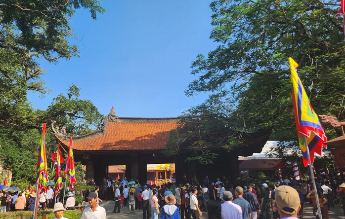 CLIP: Hàng vạn người dân về dự Lễ hội Lam Kinh 2023 - Ảnh 5.