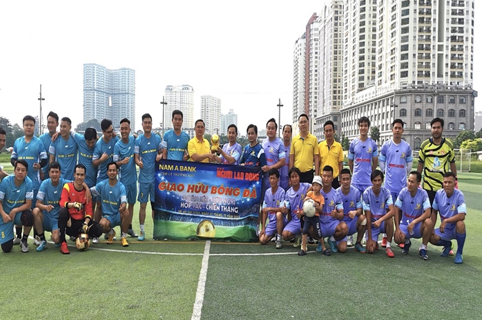 Giao hữu bóng đá giữa Báo Người Lao Động và Nam Á Bank - Ảnh 2.