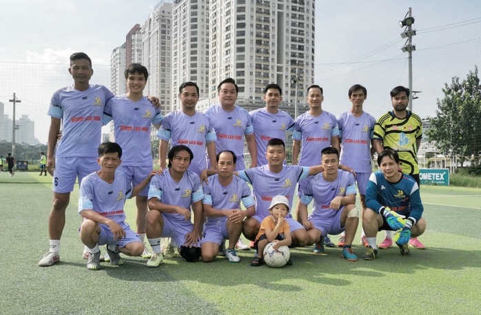 Giao hữu bóng đá giữa Báo Người Lao Động và Nam Á Bank - Ảnh 1.