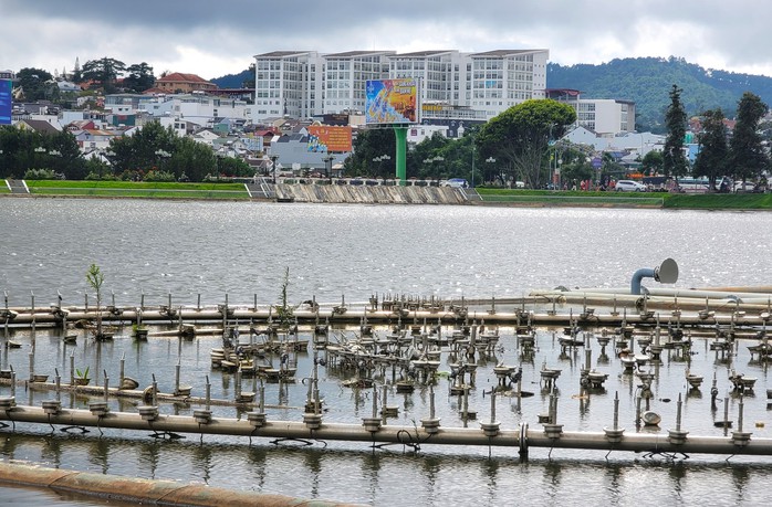Sớm sửa chữa hệ thống nhạc nước 10 tỉ đồng đang đắp chiếu trên hồ Xuân Hương - Ảnh 3.