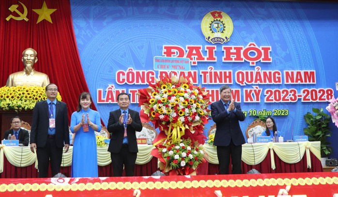 Ông Phan Xuân Quang tái đắc cử Chủ tịch LĐLĐ tỉnh Quảng Nam - Ảnh 2.