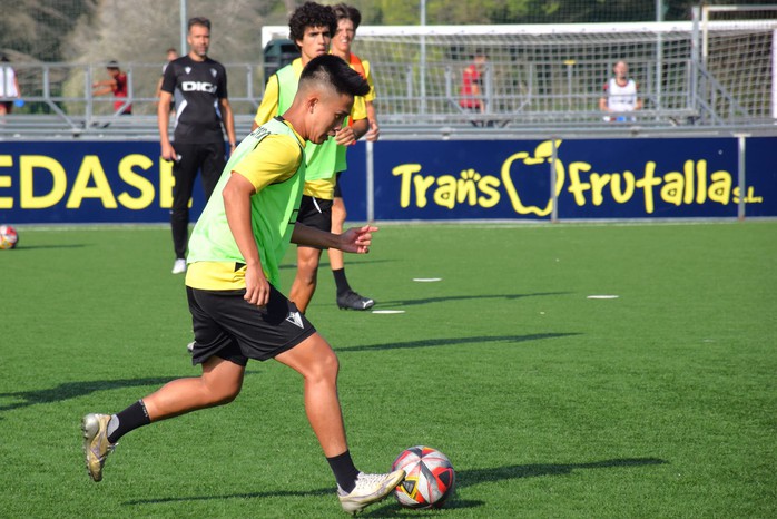 Cầu thủ trẻ CLB TP HCM chia sẻ sau khoảng thời gian tập huấn tại La Liga - Ảnh 3.