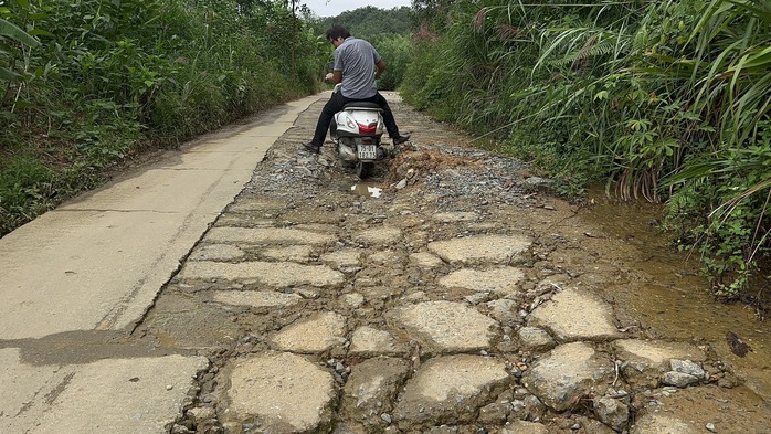 Đường nhanh chóng xuống cấp, dân chờ sửa đến bao giờ? - Ảnh 15.