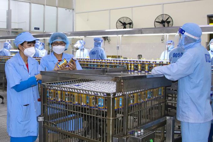 Công ty Cổ phần Nước giải khát Yến sào Khánh Hòa được vinh danh vì người lao động - Ảnh 2. Công ty Cổ phần Nước giải khát Yến sào Khánh Hòa được vinh danh vì người lao động - Ảnh 2.