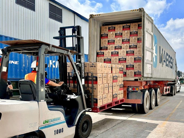 Mê món Việt 15 năm, Chad Kubanoff lần đầu đến thăm nhà thùng nước mắm Chin-su Phú Quốc - Ảnh 7. Mê món Việt 15 năm, Chad Kubanoff lần đầu đến thăm nhà thùng nước mắm Chin-su Phú Quốc - Ảnh 7.