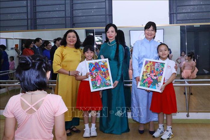 Phu nhân Chủ tịch nước và Phu nhân Tổng thống Mông Cổ thăm Trường Tiểu học Chu Văn An - Ảnh 5.