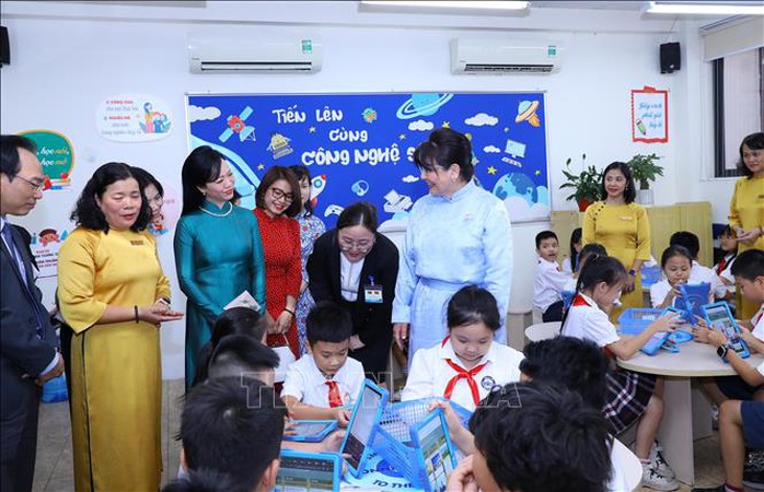 Phu nhân Chủ tịch nước và Phu nhân Tổng thống Mông Cổ thăm Trường Tiểu học Chu Văn An - Ảnh 1.