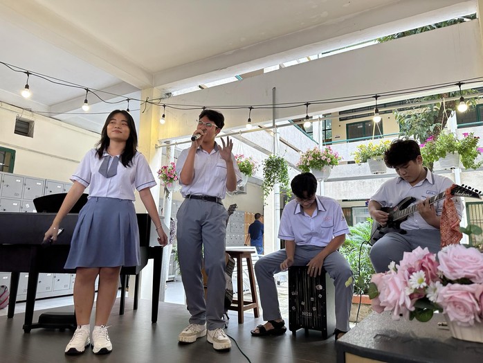 Sách – Âm nhạc và Cookies của học sinh Trường THPT Hùng Vương - Ảnh 4.
