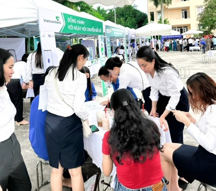 Vietcombank Chi nhánh Bắc Hà Tĩnh với chuyển đổi số - Ảnh 1. Vietcombank Chi nhánh Bắc Hà Tĩnh với chuyển đổi số - Ảnh 1.