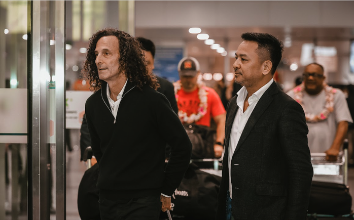 Kenny G tới Hà Nội, muốn thưởng thức món bún chả - Ảnh 3.