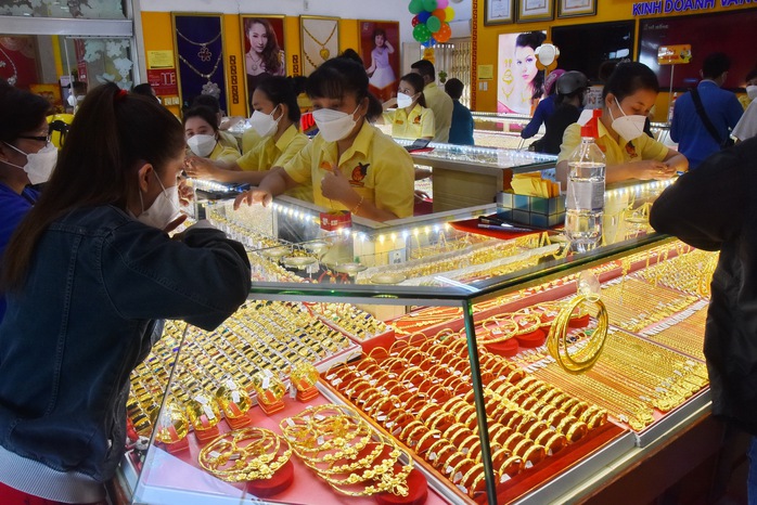 Vì sao doanh nghiệp nới chênh lệch vàng SJC tới 6 triệu đồng/lượng?- Ảnh 1. Vì sao doanh nghiệp nới chênh lệch vàng SJC tới 6 triệu đồng/lượng?- Ảnh 1.