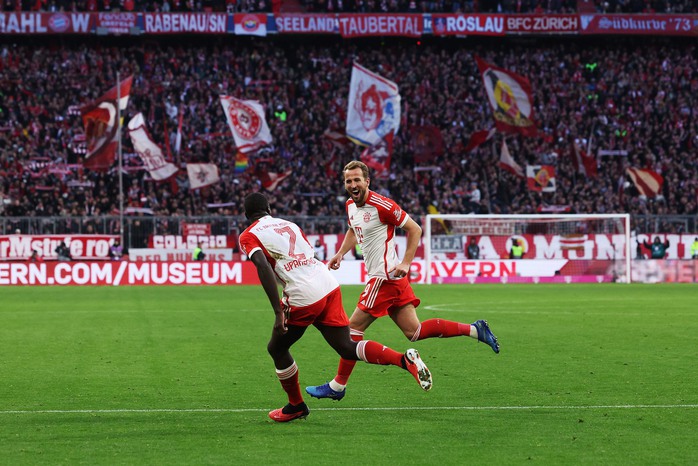 Thắng nhọc nhằn tân binh Heidenheim, Bayern Munich tạm thời dẫn đầu Bundesliga - Ảnh 1.