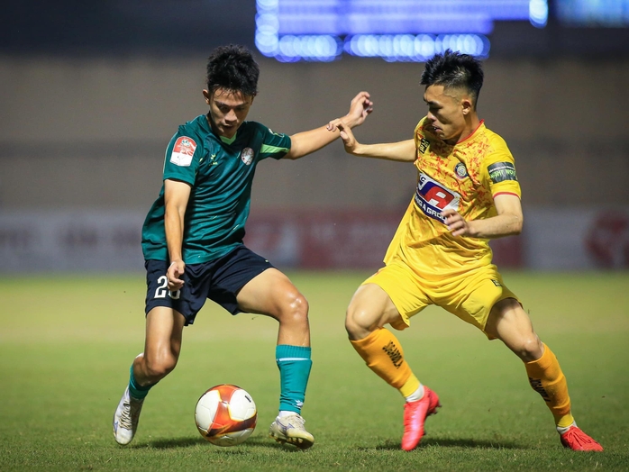 Cầu thủ trẻ CLB TP HCM trở lại Việt Nam sau 2 tháng du học La Liga - Ảnh 3.