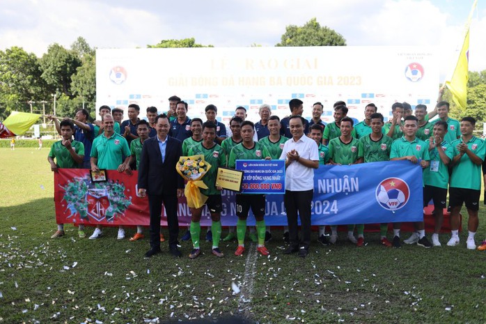 Đại diện TP HCM và Kon Tum đồng hạng nhất, xác định 4 đội thăng hạng nhì quốc gia 2024 - Ảnh 4.