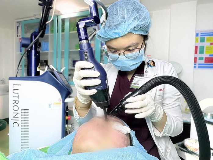 Vì sao chỉ nên điều trị sẹo rỗ với bác sĩ da liễu? - Ảnh 2. Vì sao chỉ nên điều trị sẹo rỗ với bác sĩ da liễu? - Ảnh 2.