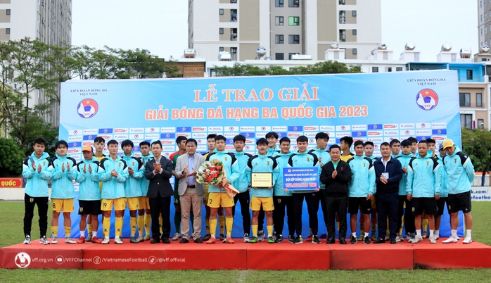 Đại diện TP HCM và Kon Tum đồng hạng nhất, xác định 4 đội thăng hạng nhì quốc gia 2024 - Ảnh 3.