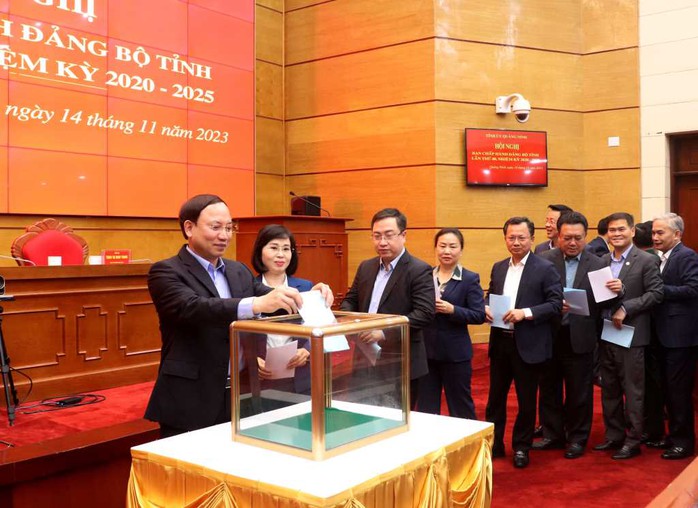 Quảng Ninh giới thiệu nhân sự Phó bí thư Tỉnh ủy, Chủ tịch UBND tỉnh - Ảnh 1.