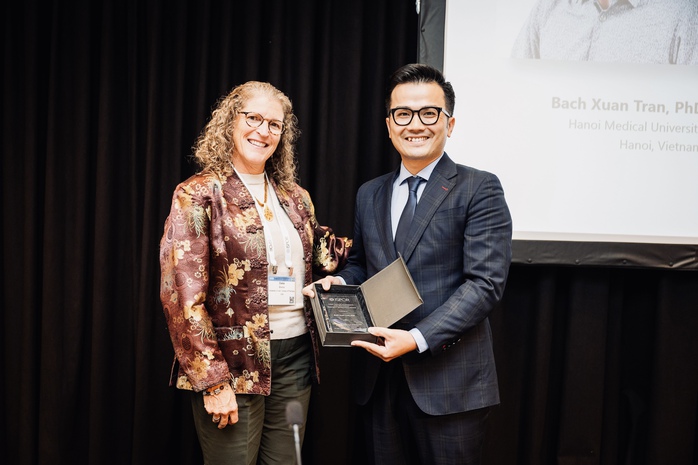 Người Việt Nam đầu tiên nhận Giải thưởng quốc tế Nghiên cứu xuất sắc ISPOR - Ảnh 1.