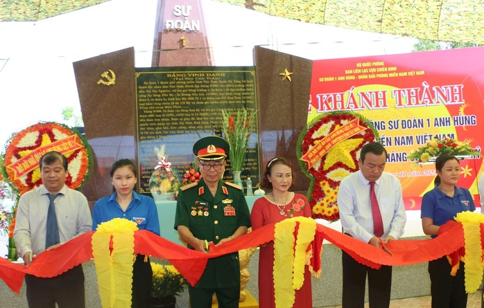 Khánh thành Đài vinh danh chiến công - tưởng niệm anh hùng liệt sĩ tại Tây Ninh - Ảnh 1.