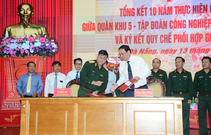 Tập đoàn Công nghiệp Cao su Việt Nam cùng Quân khu 5 ký kết quy chế phối hợp giai đoạn mới - Ảnh 3.