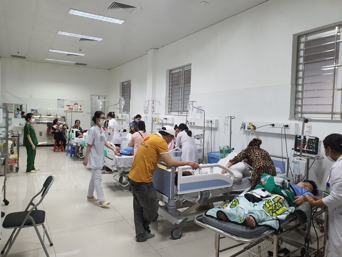 Kiên Giang: Hơn 50 học sinh của 2 trường học nhập viện sau bữa ăn trưa - Ảnh 1.
