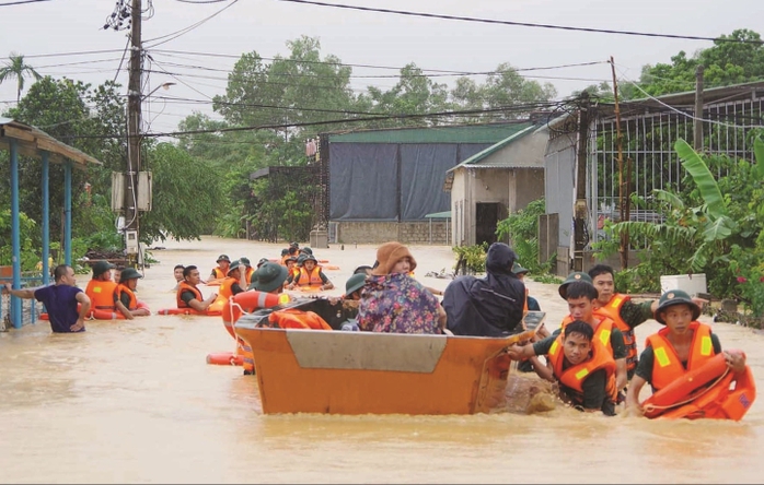 5 người chết do mưa lũ, miền Trung tiếp tục mưa rất to, ngập lụt diện rộng - Ảnh 1.