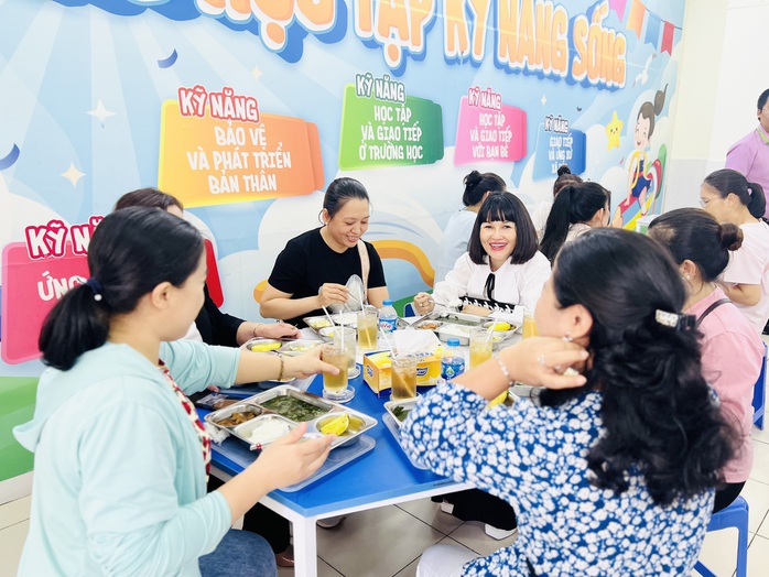 Kiểm tra đột xuất về bữa ăn bán trú, nhà vệ sinh trường học- Ảnh 2. Kiểm tra đột xuất về bữa ăn bán trú, nhà vệ sinh trường học- Ảnh 2.