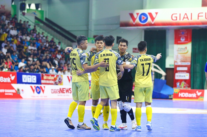 Futsal Cúp quốc gia 2023: Xác định hai đội mạnh nhất vào chung kết - Ảnh 1.