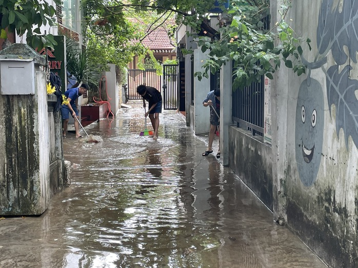 Sau lũ lụt, lũ bùn vây bủa TP Huế - Ảnh 9.