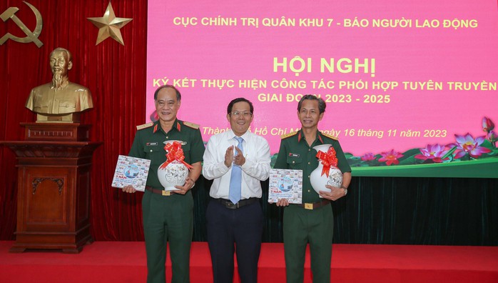 Bước tiến mới trong phối hợp giữa Cục Chính trị Quân khu 7 và Báo Người Lao Động - Ảnh 5.