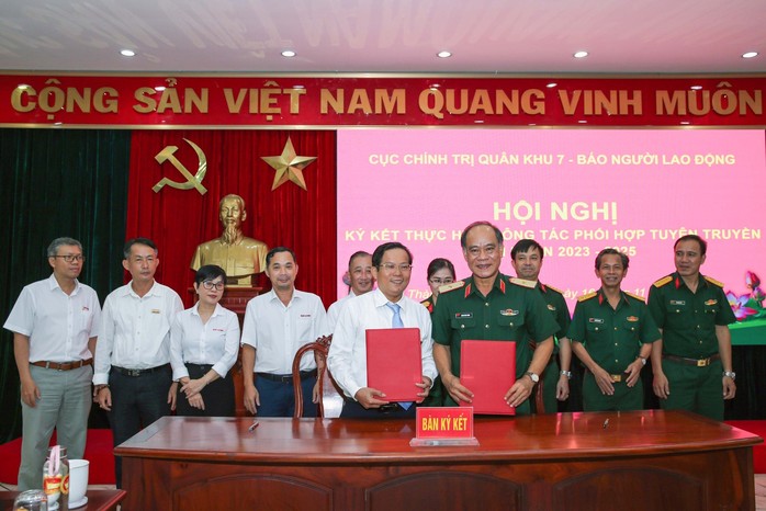 Bước tiến mới trong phối hợp giữa Cục Chính trị Quân khu 7 và Báo Người Lao Động - Ảnh 2.