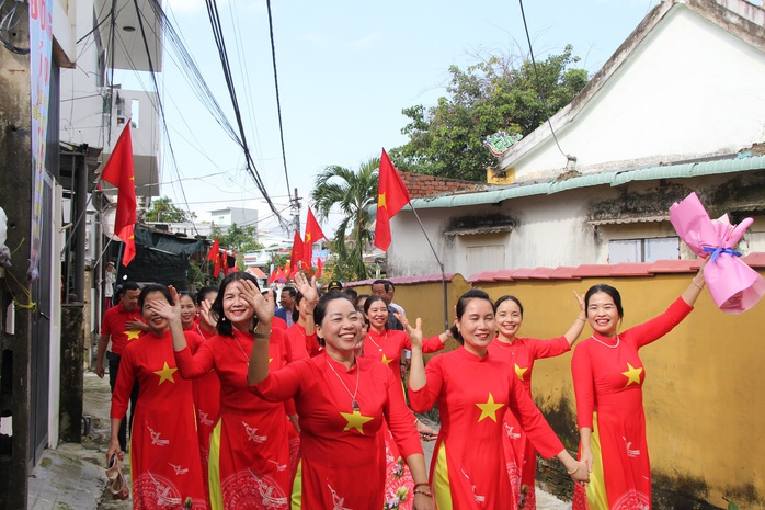 CLIP: Người dân sải bước trên Đường cờ Tổ quốc đầu tiên ở Đà Nẵng - Ảnh 19.