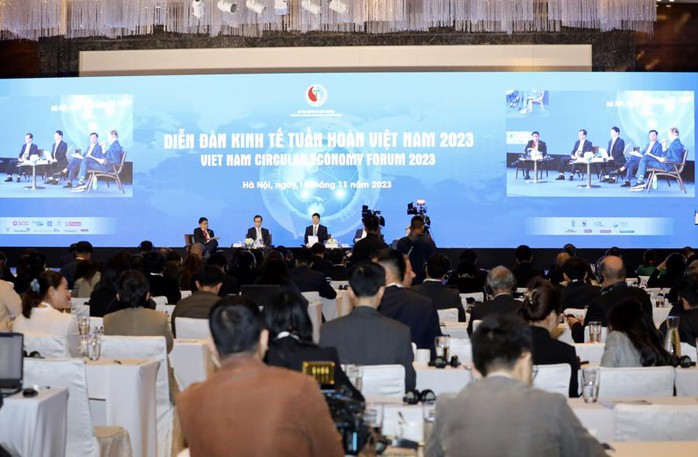TH true MILK chia sẻ về thực thi ESG tại Diễn đàn Kinh tế tuần hoàn Việt Nam 2023 - Ảnh 1.
