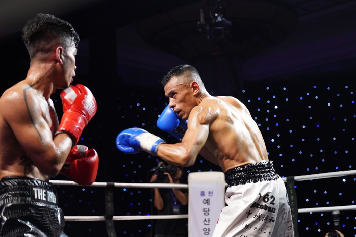 Mưa knock-out WBO Global Title Match, Trần Văn Thảo thắng kịch tính võ sĩ người Mexico - Ảnh 3.