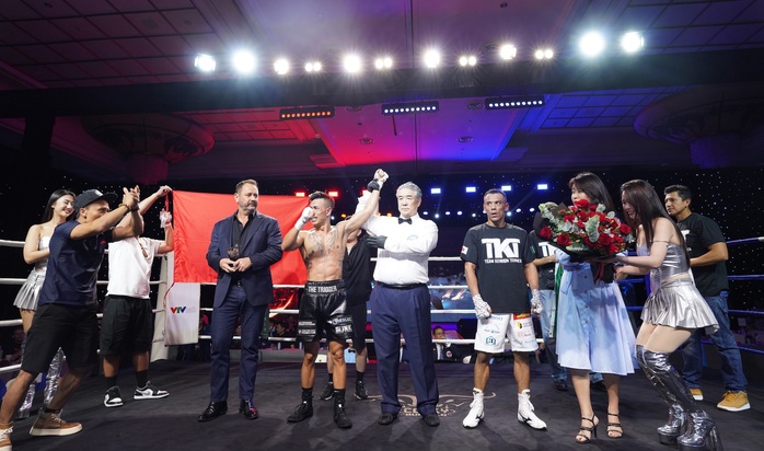 Mưa knock-out WBO Global Title Match, Trần Văn Thảo thắng kịch tính võ sĩ người Mexico - Ảnh 4.